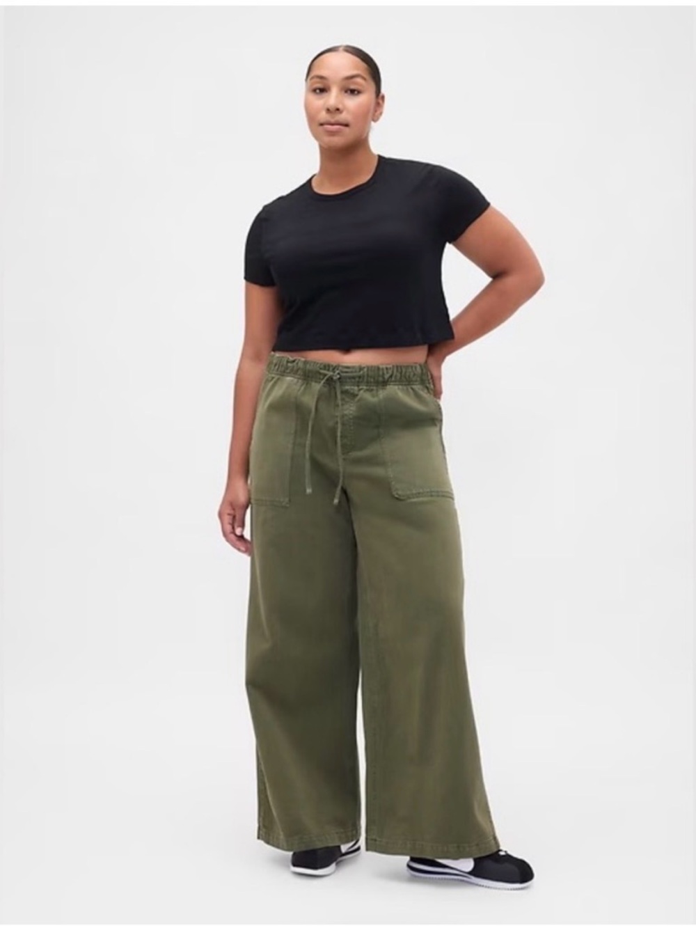 GAP women’s Olive Green wide leg pants with a Drawstring